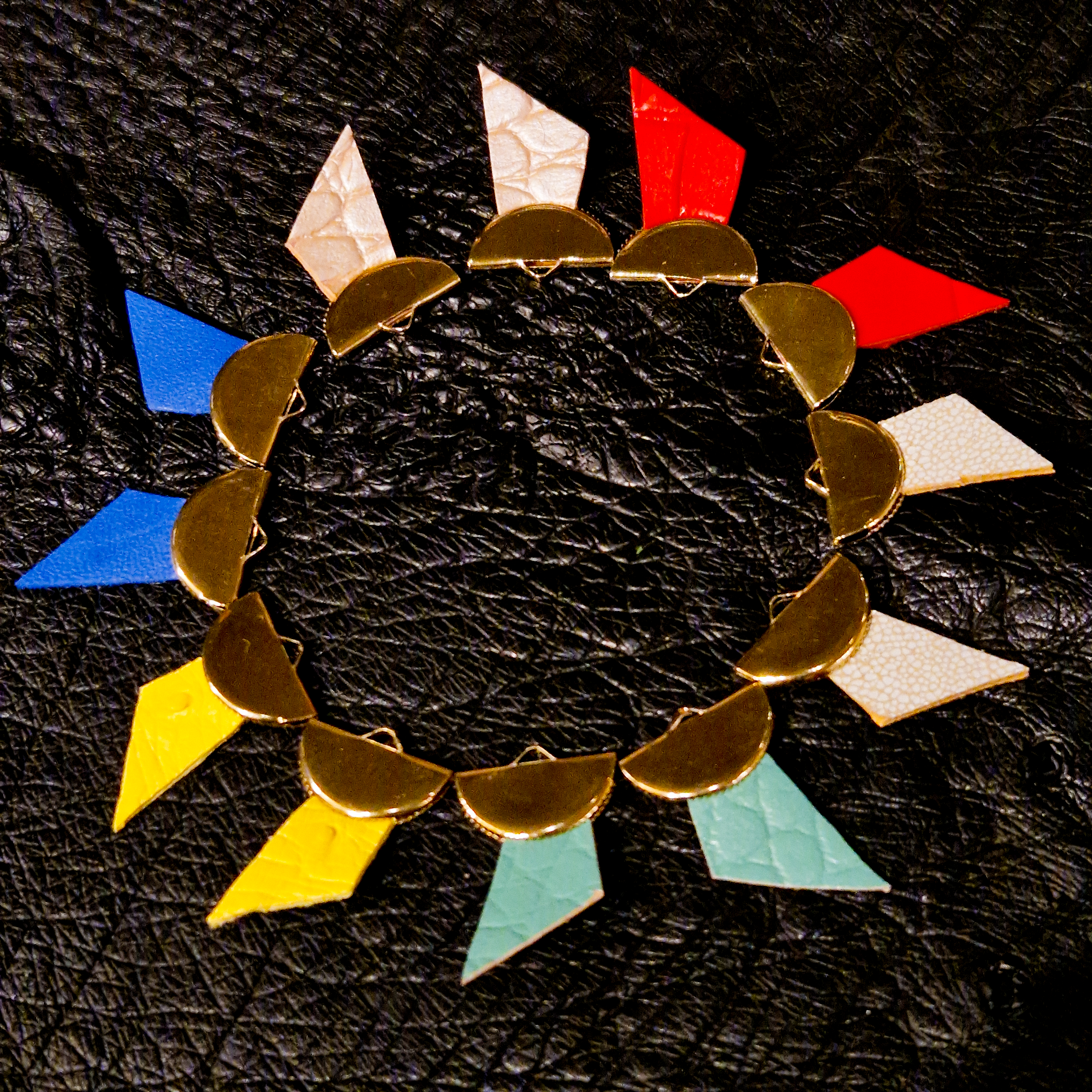 Boucle d&rsquo;oreilles signs cuir