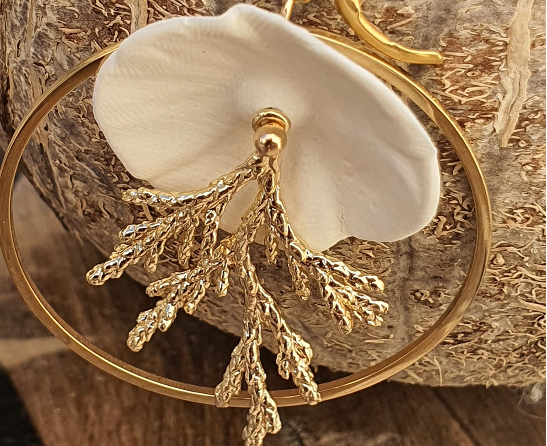 Créoles porcelaine, bijoux en porcelaine, accessoires de mode, poétique, terre et mer, boucles d'oreilles blanches, bijoux artisanaux, mode éthique, mariage, bijou romantique, bijou bohème, bijou intergénérationnel