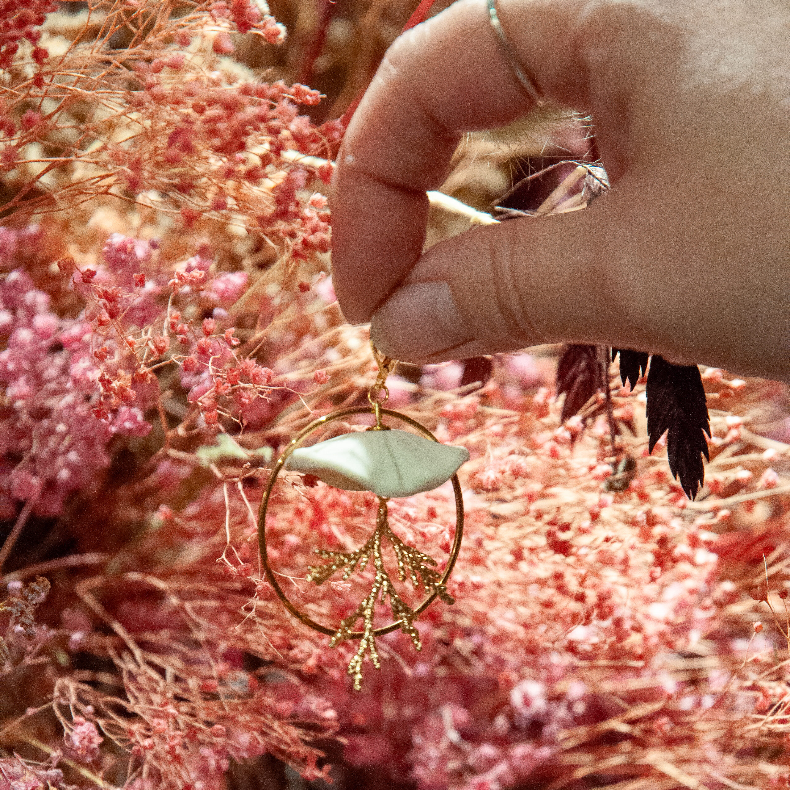 Créoles porcelaine, bijoux en porcelaine, accessoires de mode, poétique, terre et mer, boucles d'oreilles blanches, bijoux artisanaux, mode éthique, mariage, bijou romantique, bijou bohème, bijou intergénérationnel